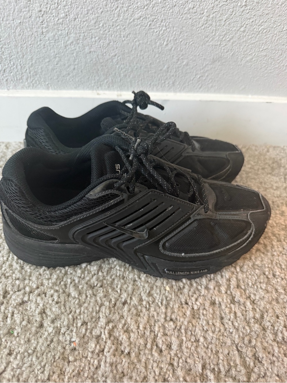 Nike Men's Black Athletic Running Sneakers